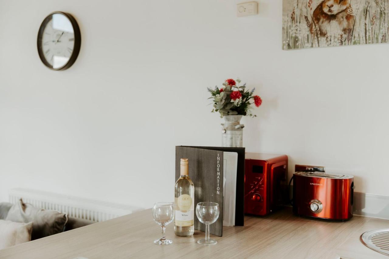 Fairview Farm Holiday Accommodation 14 Luxury Lodges, Cabins, Dog Friendly, Suitable For Couples, Families And Groups, Wedding Guests , Corporate Events, Sleeps 2-65 Guests In Ravenshead, Nottingham Near Sherwood Forest, Set In 88 Acres Extérieur photo
