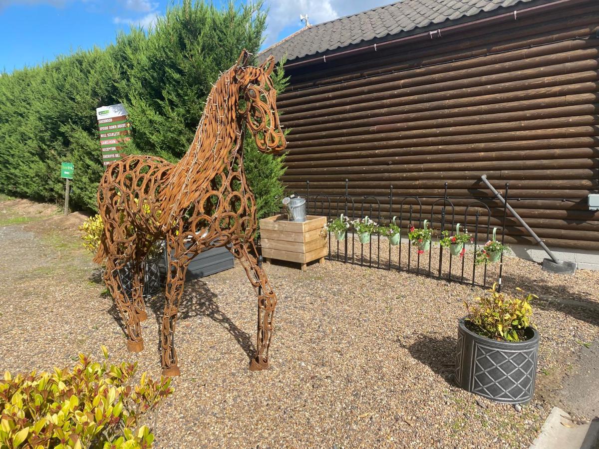 Fairview Farm Holiday Accommodation 14 Luxury Lodges, Cabins, Dog Friendly, Suitable For Couples, Families And Groups, Wedding Guests , Corporate Events, Sleeps 2-65 Guests In Ravenshead, Nottingham Near Sherwood Forest, Set In 88 Acres Extérieur photo