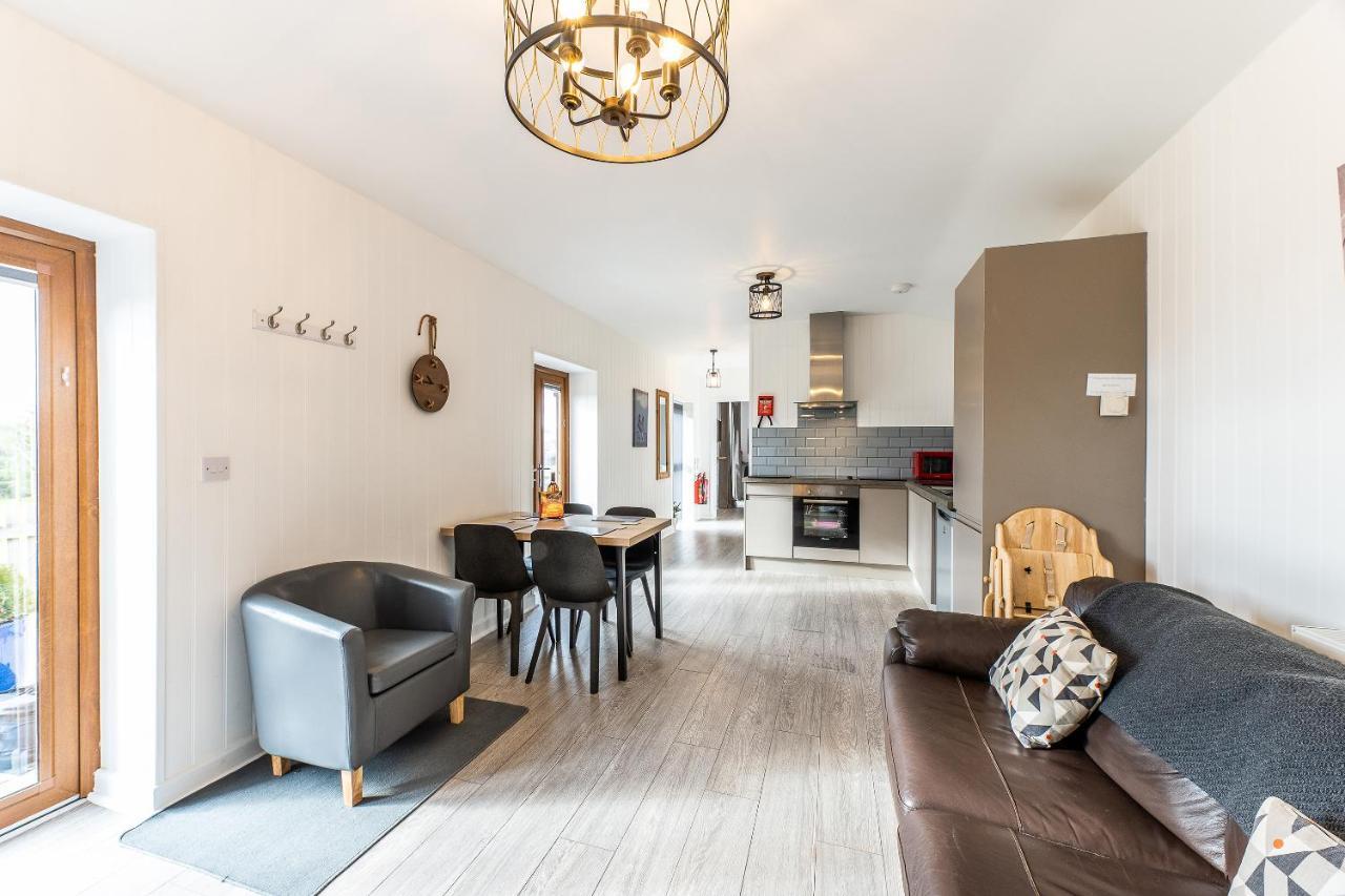 Fairview Farm Holiday Accommodation 14 Luxury Lodges, Cabins, Dog Friendly, Suitable For Couples, Families And Groups, Wedding Guests , Corporate Events, Sleeps 2-65 Guests In Ravenshead, Nottingham Near Sherwood Forest, Set In 88 Acres Extérieur photo