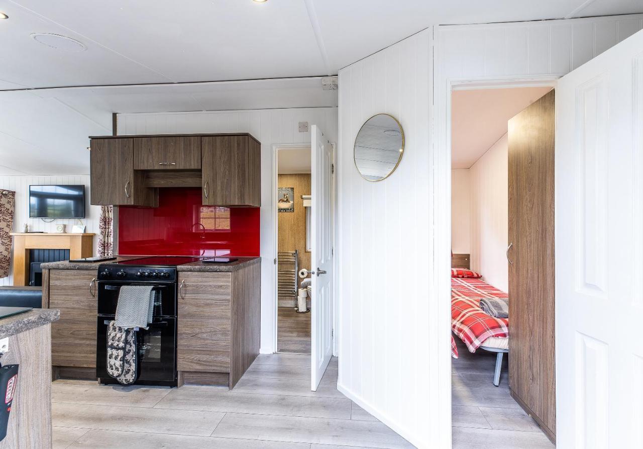 Fairview Farm Holiday Accommodation 14 Luxury Lodges, Cabins, Dog Friendly, Suitable For Couples, Families And Groups, Wedding Guests , Corporate Events, Sleeps 2-65 Guests In Ravenshead, Nottingham Near Sherwood Forest, Set In 88 Acres Extérieur photo