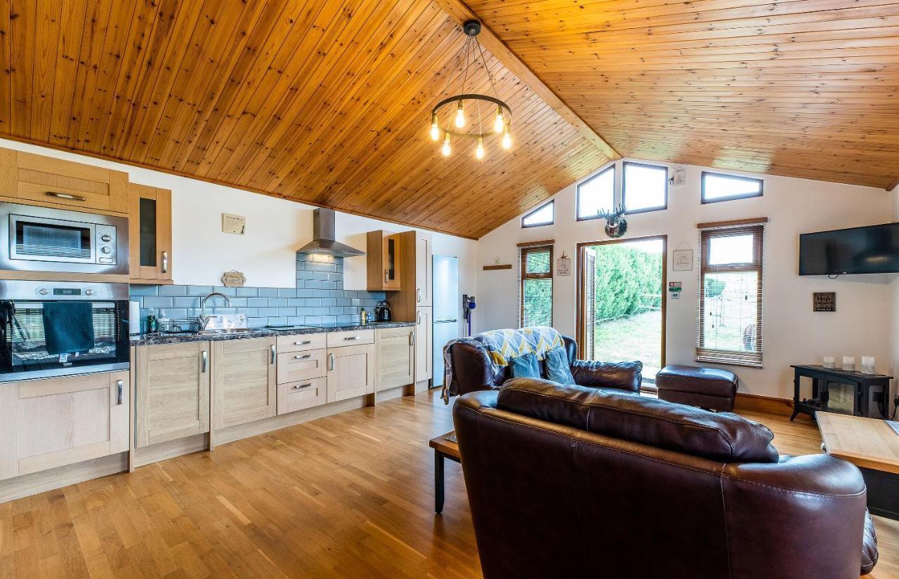 Fairview Farm Holiday Accommodation 14 Luxury Lodges, Cabins, Dog Friendly, Suitable For Couples, Families And Groups, Wedding Guests , Corporate Events, Sleeps 2-65 Guests In Ravenshead, Nottingham Near Sherwood Forest, Set In 88 Acres Extérieur photo