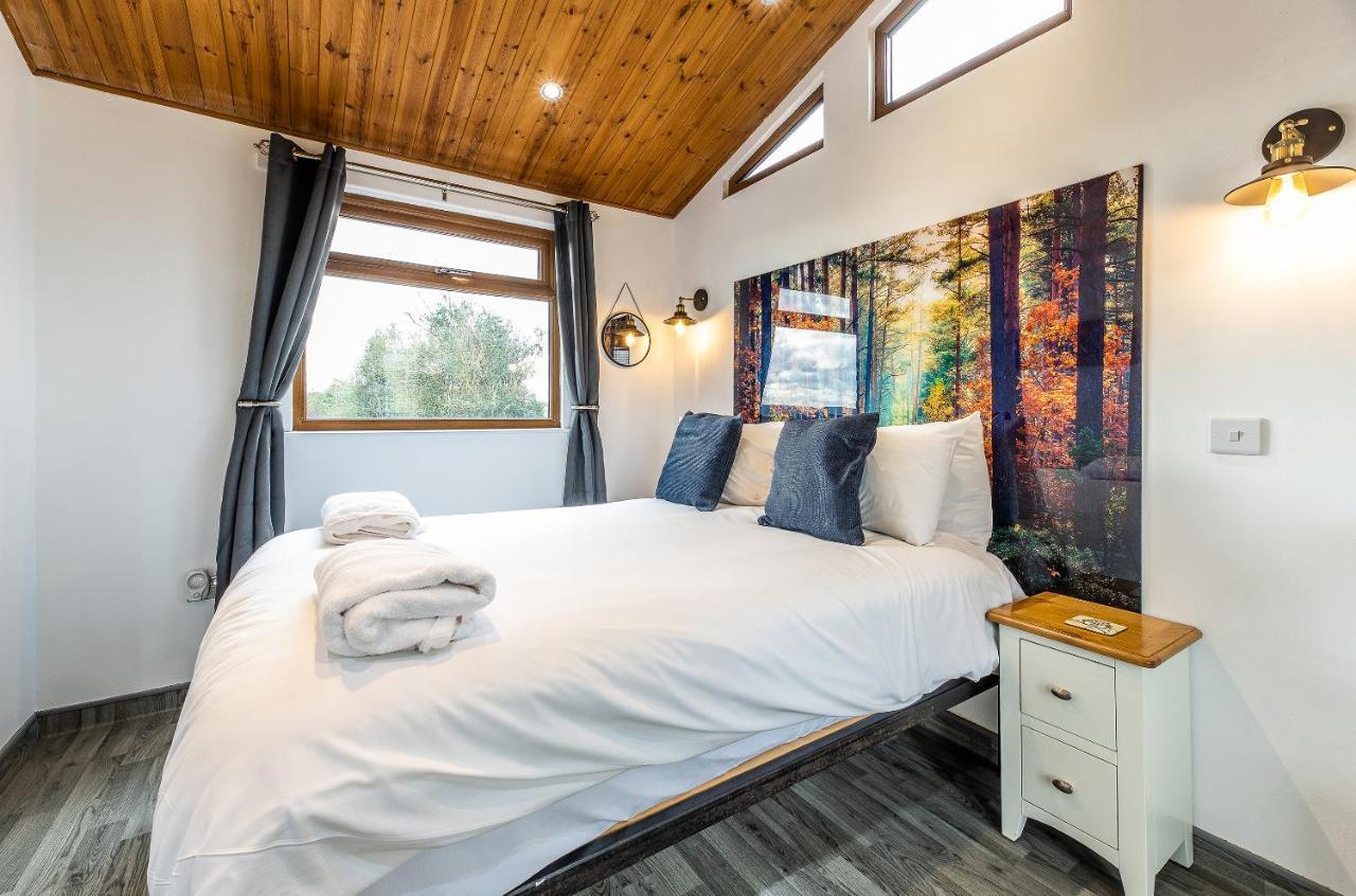 Fairview Farm Holiday Accommodation 14 Luxury Lodges, Cabins, Dog Friendly, Suitable For Couples, Families And Groups, Wedding Guests , Corporate Events, Sleeps 2-65 Guests In Ravenshead, Nottingham Near Sherwood Forest, Set In 88 Acres Extérieur photo