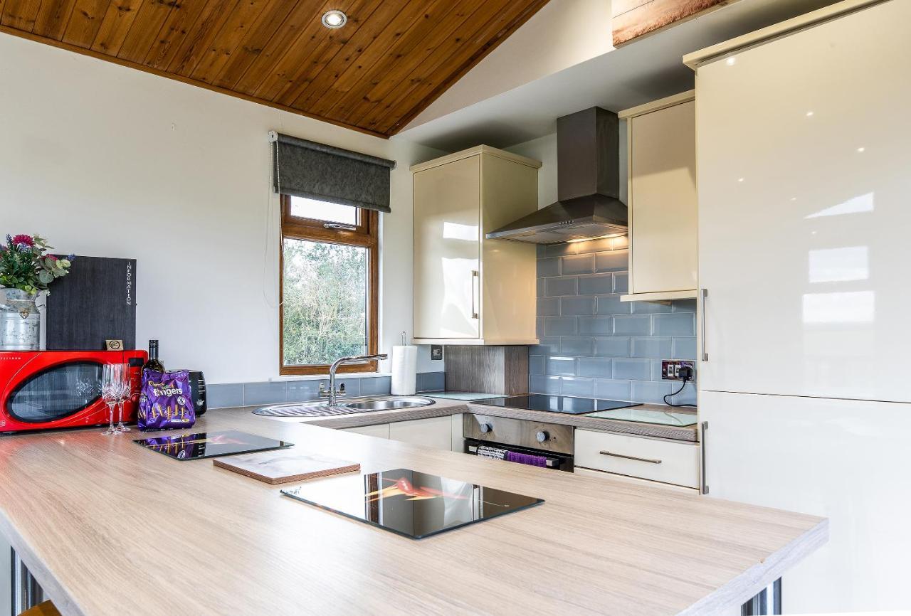 Fairview Farm Holiday Accommodation 14 Luxury Lodges, Cabins, Dog Friendly, Suitable For Couples, Families And Groups, Wedding Guests , Corporate Events, Sleeps 2-65 Guests In Ravenshead, Nottingham Near Sherwood Forest, Set In 88 Acres Extérieur photo
