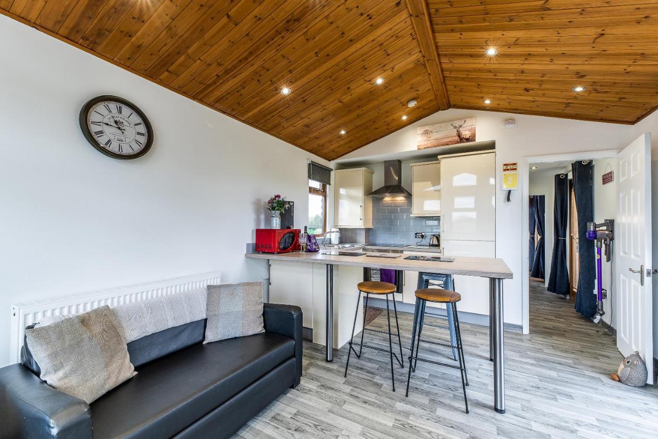 Fairview Farm Holiday Accommodation 14 Luxury Lodges, Cabins, Dog Friendly, Suitable For Couples, Families And Groups, Wedding Guests , Corporate Events, Sleeps 2-65 Guests In Ravenshead, Nottingham Near Sherwood Forest, Set In 88 Acres Extérieur photo