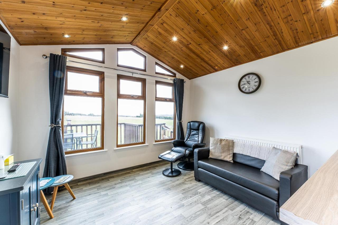 Fairview Farm Holiday Accommodation 14 Luxury Lodges, Cabins, Dog Friendly, Suitable For Couples, Families And Groups, Wedding Guests , Corporate Events, Sleeps 2-65 Guests In Ravenshead, Nottingham Near Sherwood Forest, Set In 88 Acres Extérieur photo