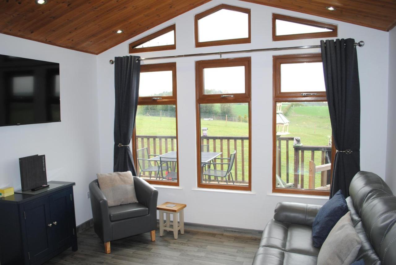Fairview Farm Holiday Accommodation 14 Luxury Lodges, Cabins, Dog Friendly, Suitable For Couples, Families And Groups, Wedding Guests , Corporate Events, Sleeps 2-65 Guests In Ravenshead, Nottingham Near Sherwood Forest, Set In 88 Acres Extérieur photo