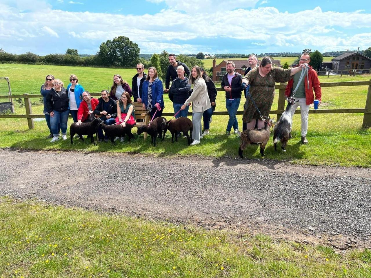 Fairview Farm Holiday Accommodation 14 Luxury Lodges, Cabins, Dog Friendly, Suitable For Couples, Families And Groups, Wedding Guests , Corporate Events, Sleeps 2-65 Guests In Ravenshead, Nottingham Near Sherwood Forest, Set In 88 Acres Extérieur photo