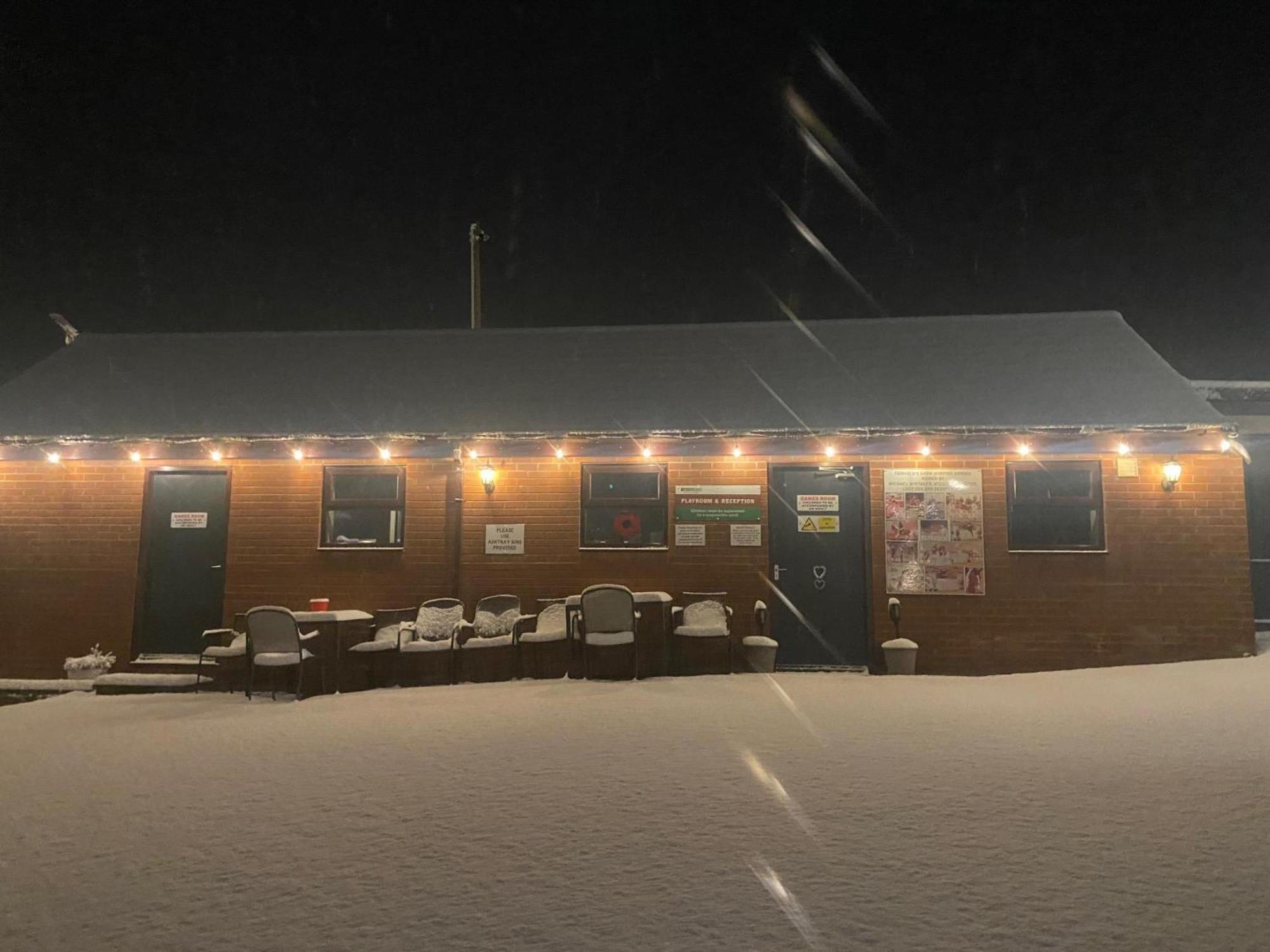 Fairview Farm Holiday Accommodation 14 Luxury Lodges, Cabins, Dog Friendly, Suitable For Couples, Families And Groups, Wedding Guests , Corporate Events, Sleeps 2-65 Guests In Ravenshead, Nottingham Near Sherwood Forest, Set In 88 Acres Extérieur photo