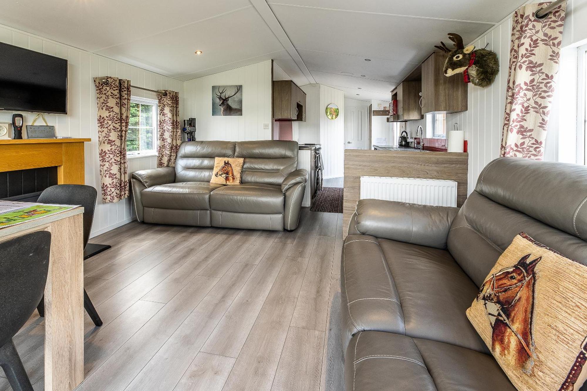 Fairview Farm Holiday Accommodation 14 Luxury Lodges, Cabins, Dog Friendly, Suitable For Couples, Families And Groups, Wedding Guests , Corporate Events, Sleeps 2-65 Guests In Ravenshead, Nottingham Near Sherwood Forest, Set In 88 Acres Extérieur photo