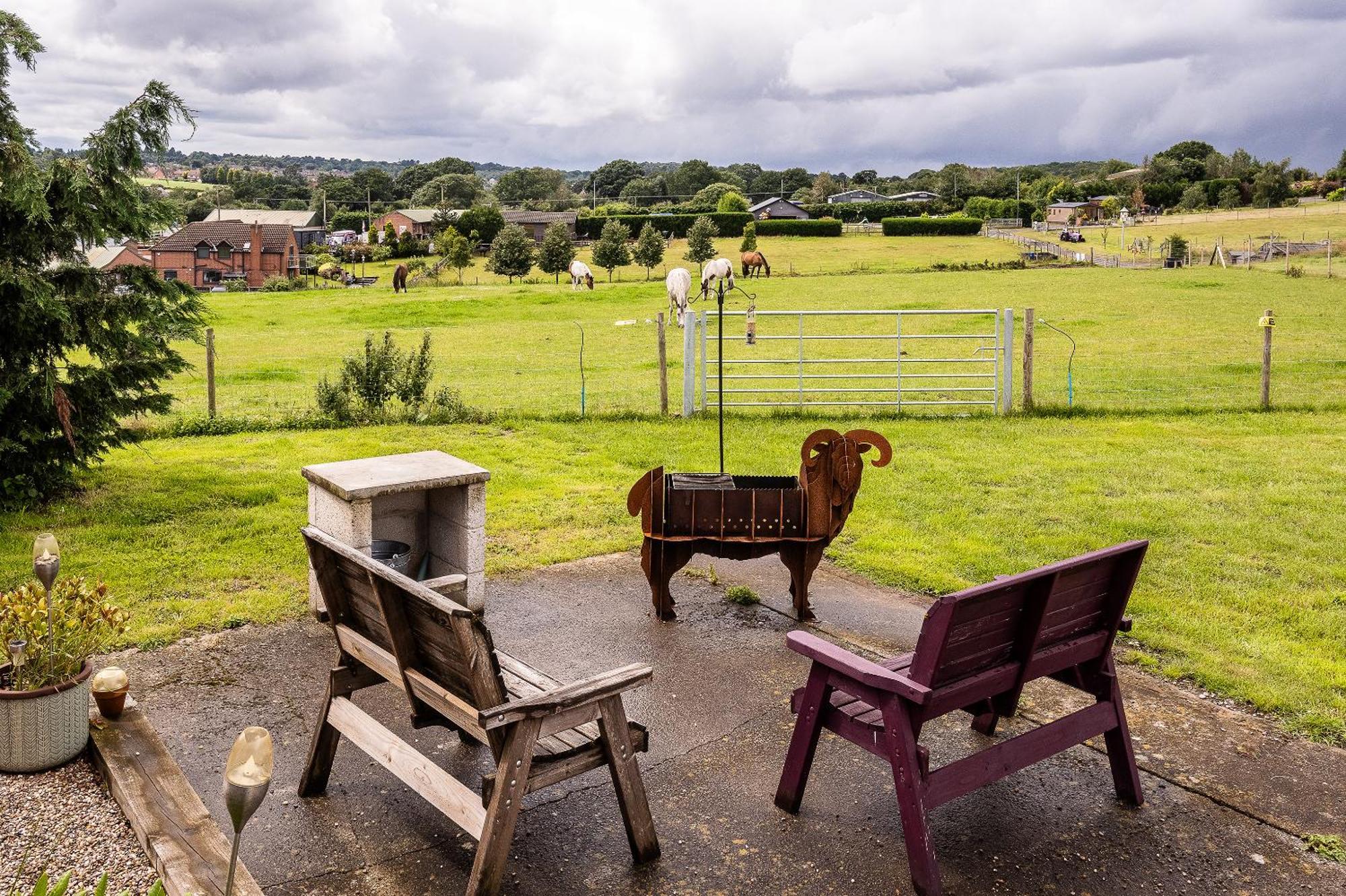 Fairview Farm Holiday Accommodation 14 Luxury Lodges, Cabins, Dog Friendly, Suitable For Couples, Families And Groups, Wedding Guests , Corporate Events, Sleeps 2-65 Guests In Ravenshead, Nottingham Near Sherwood Forest, Set In 88 Acres Extérieur photo