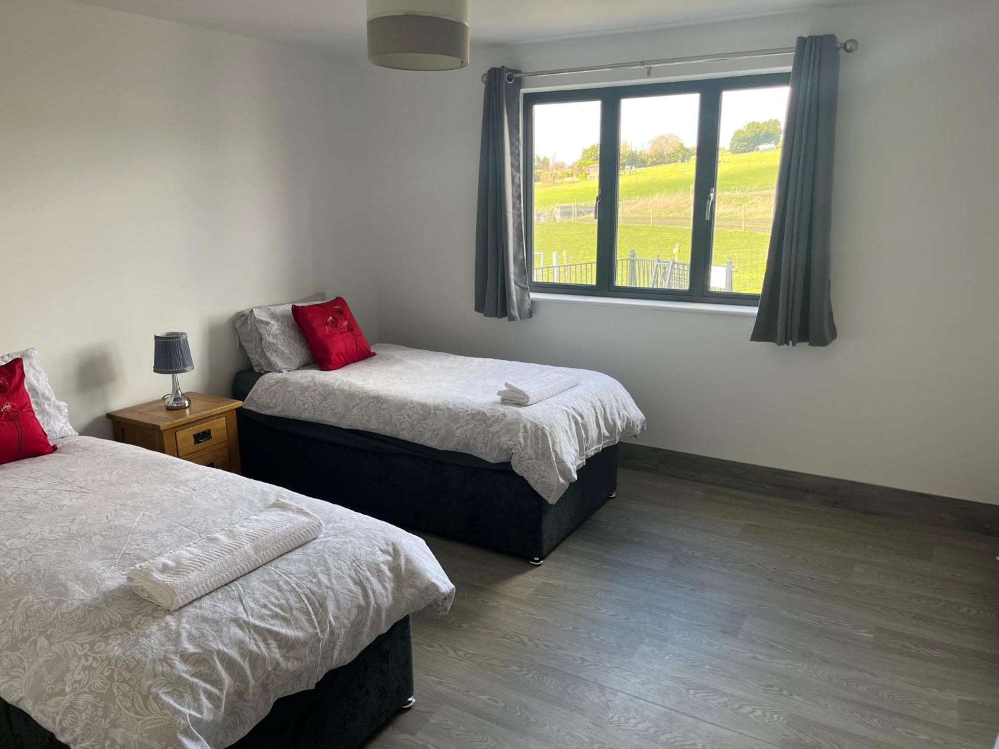 Fairview Farm Holiday Accommodation 14 Luxury Lodges, Cabins, Dog Friendly, Suitable For Couples, Families And Groups, Wedding Guests , Corporate Events, Sleeps 2-65 Guests In Ravenshead, Nottingham Near Sherwood Forest, Set In 88 Acres Extérieur photo