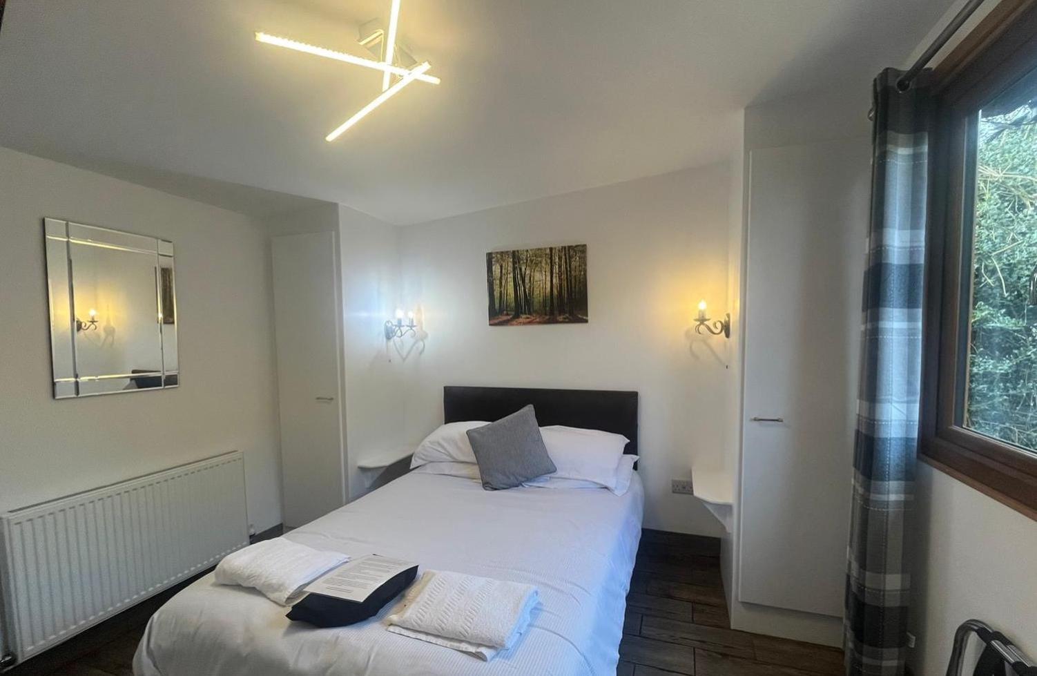 Fairview Farm Holiday Accommodation 14 Luxury Lodges, Cabins, Dog Friendly, Suitable For Couples, Families And Groups, Wedding Guests , Corporate Events, Sleeps 2-65 Guests In Ravenshead, Nottingham Near Sherwood Forest, Set In 88 Acres Extérieur photo